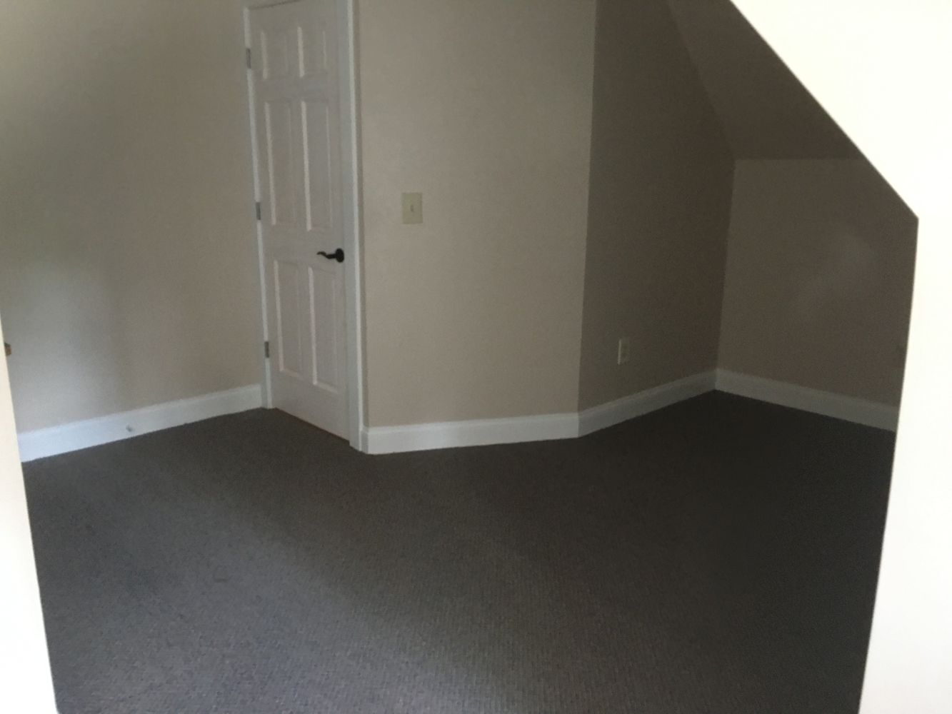 1802 Elm St, Manchester, NH 03104